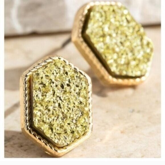 DRUZY POST EARRINGS- GOLD- NEW - Picture 1 of 3